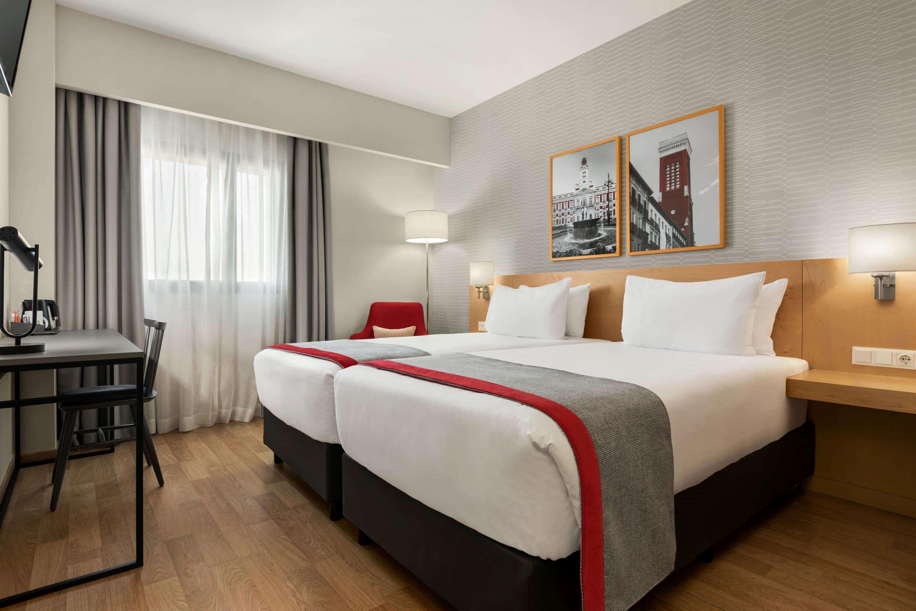 Отель Ramada By Wyndham Madrid Хетафе Экстерьер фото
