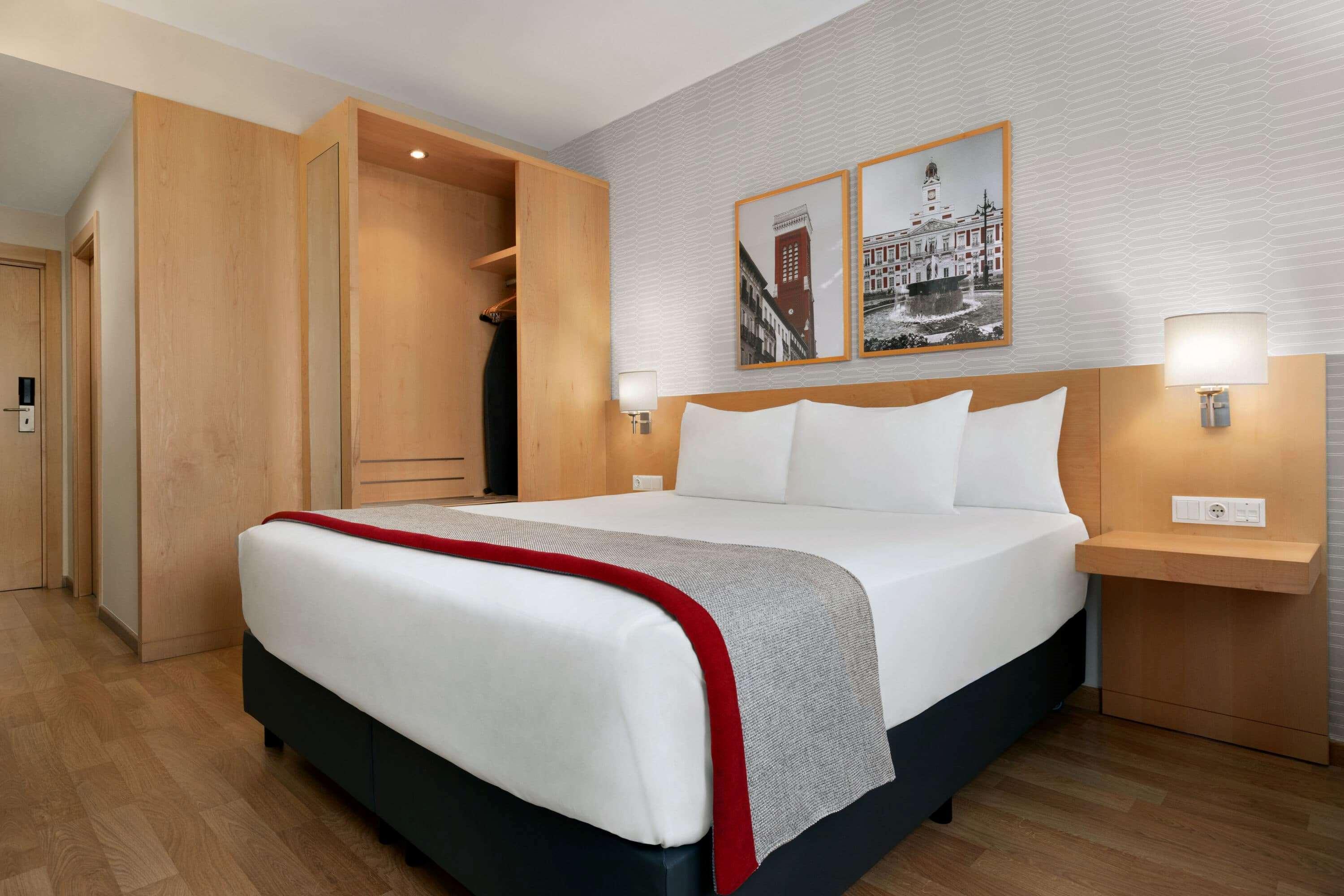 Отель Ramada By Wyndham Madrid Хетафе Экстерьер фото