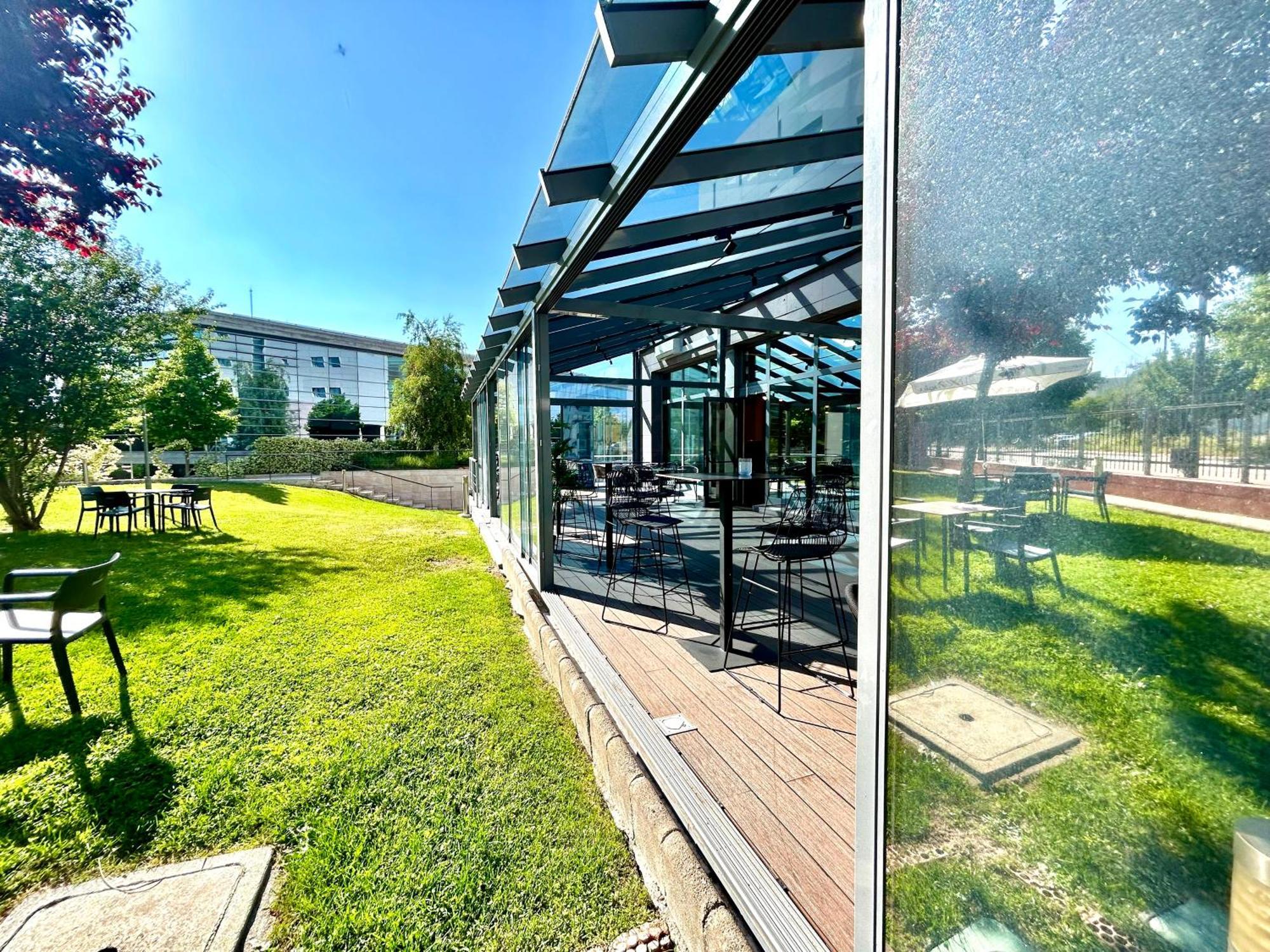 Отель Ramada By Wyndham Madrid Хетафе Экстерьер фото