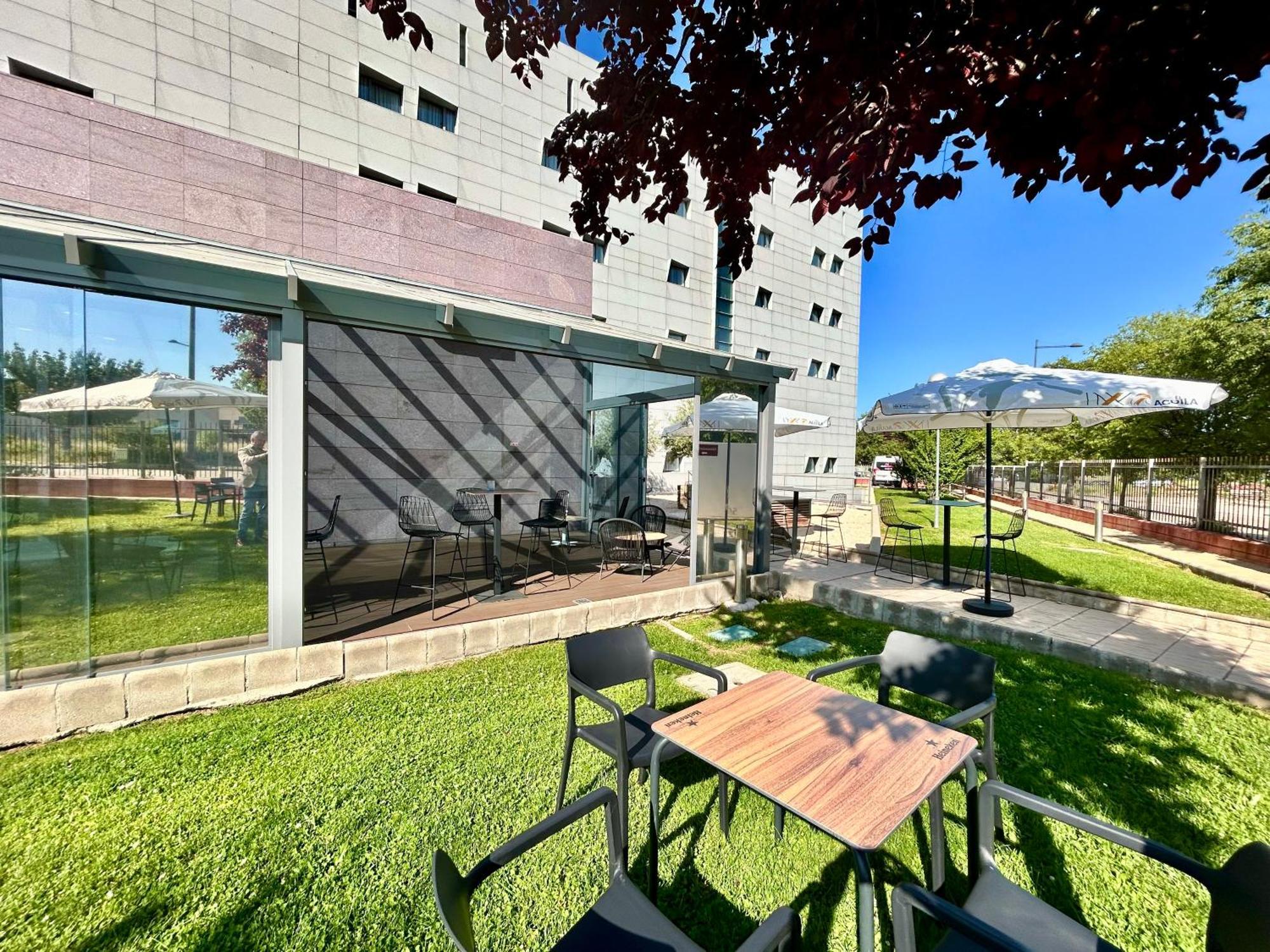 Отель Ramada By Wyndham Madrid Хетафе Экстерьер фото