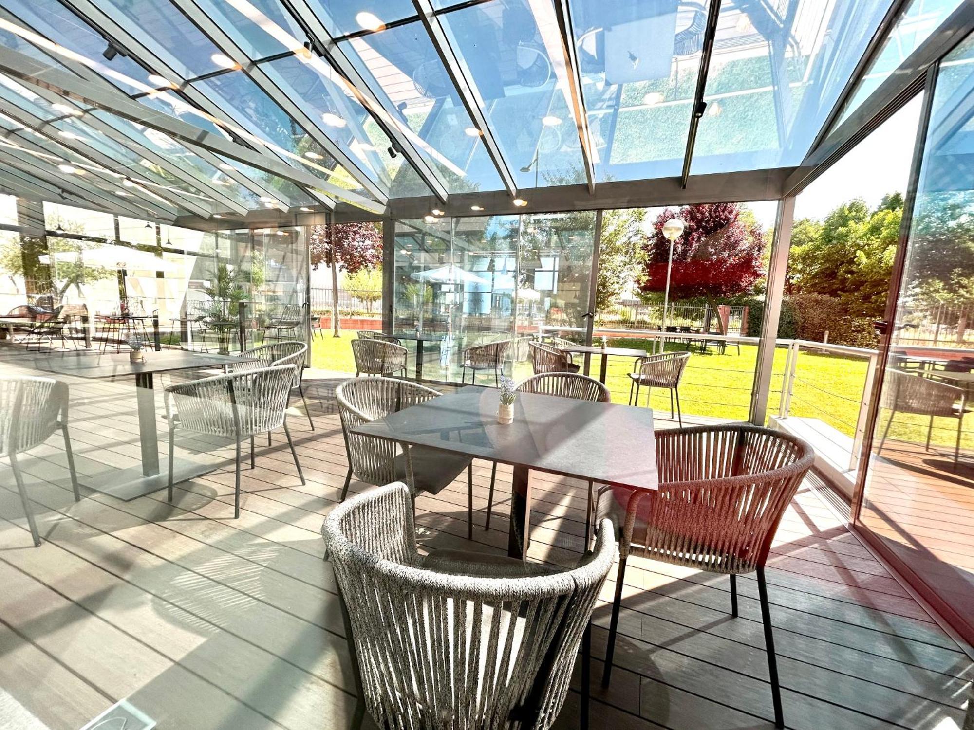 Отель Ramada By Wyndham Madrid Хетафе Экстерьер фото