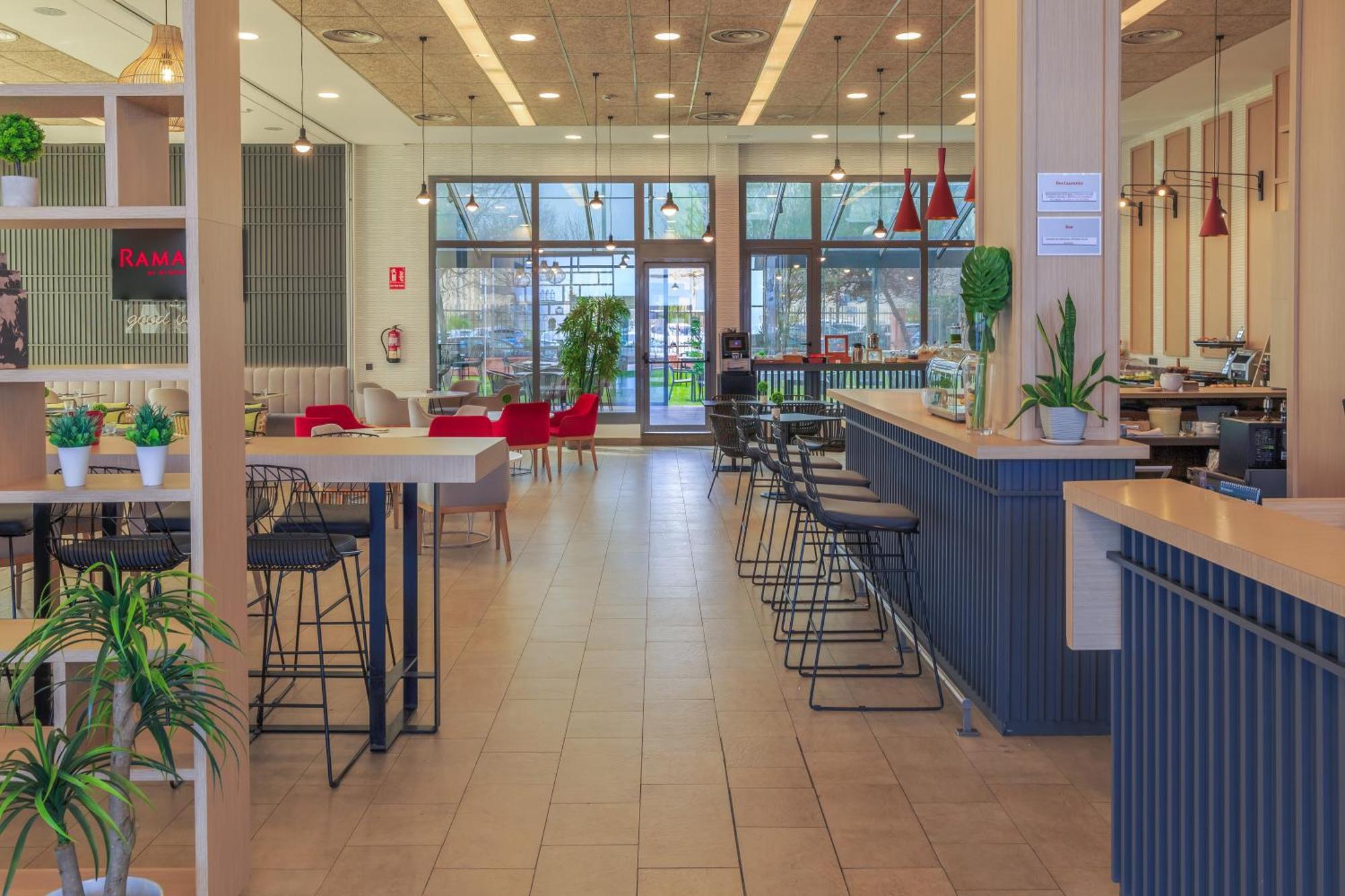 Отель Ramada By Wyndham Madrid Хетафе Экстерьер фото